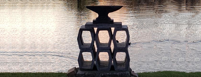 Corona Skulptur